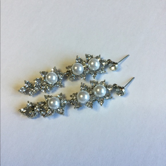 TASHA FAUX PEARL AND CRYSTAL DROP EARRINGS SILVER NWT - Picture 3 of 11